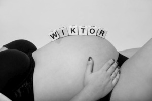 Literki na brzuchu mamy imię - Wiktor